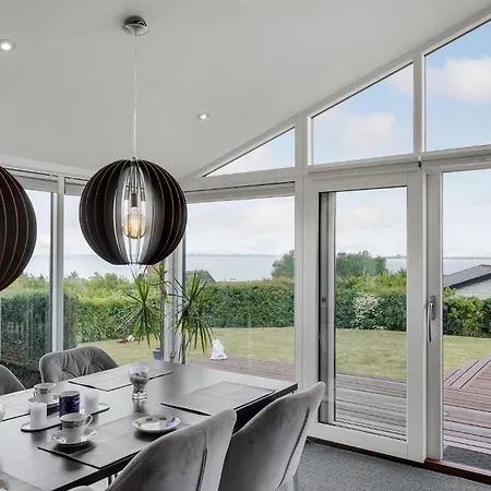 Beautiful In With Jacuzzi Dom wakacyjny Fåborg