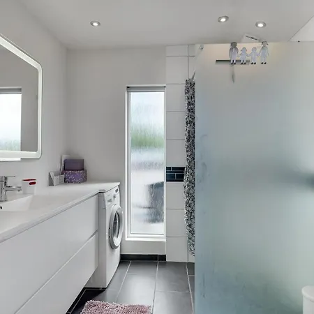 Beautiful In With Jacuzzi Holiday home *