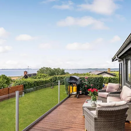 Beautiful In With Jacuzzi Holiday home *