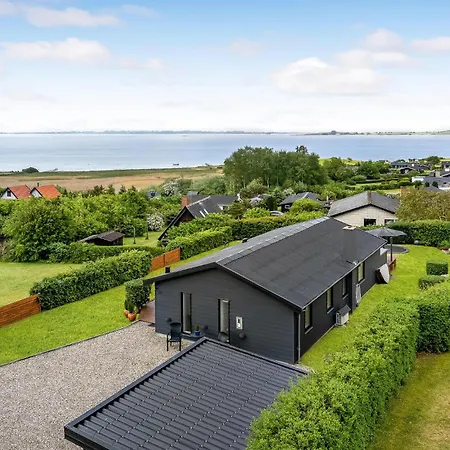 Beautiful In With Jacuzzi Holiday home *