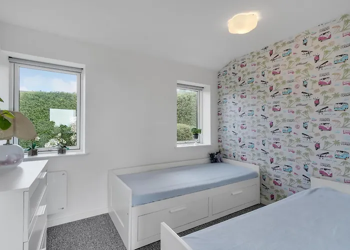 Beautiful In With Jacuzzi Holiday home