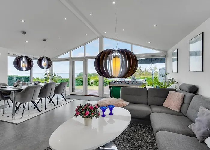 Holiday home Beautiful In With Jacuzzi