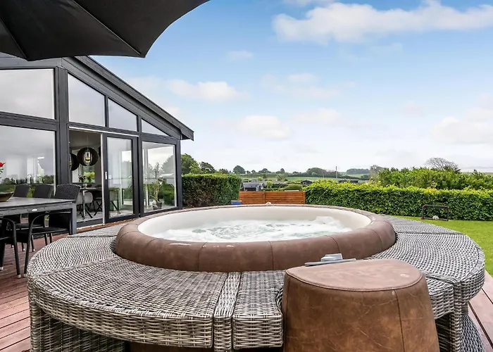 Beautiful In With Jacuzzi Holiday home Faaborg