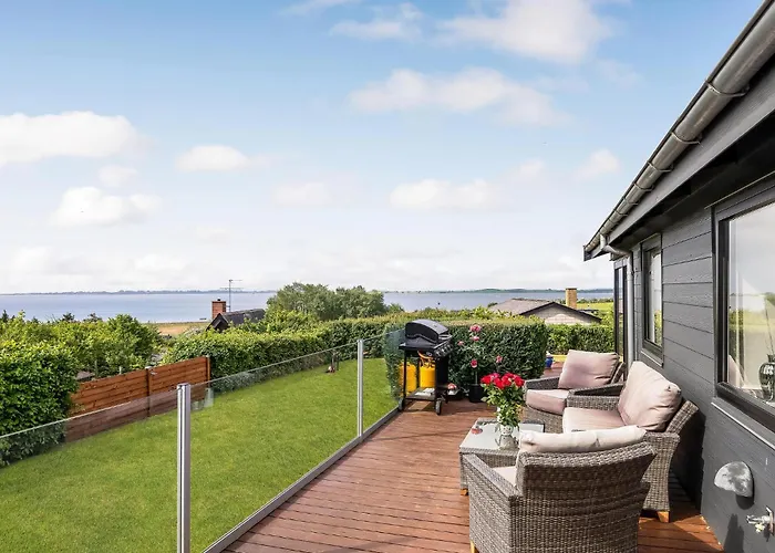 Beautiful In With Jacuzzi Holiday home *